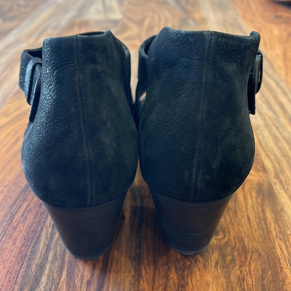 Eileen Fisher Iris Black Tumbled Nubuck Heeled Cut Out Sandal Size 8.5 - Picture 8 of 12